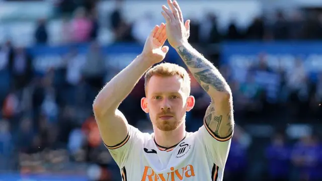 Lewis O'Brien applauds Swansea fans