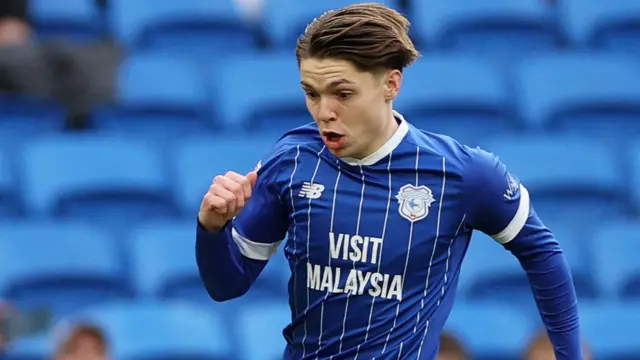 Cian Ashford runs with the ball for Cardiff