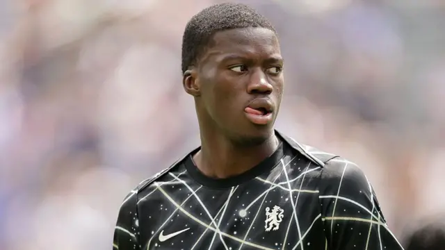 Mamadou Sarr looks on for Chelsea in warm-up