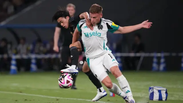 Newcastle's Harvey Barnes with the ball