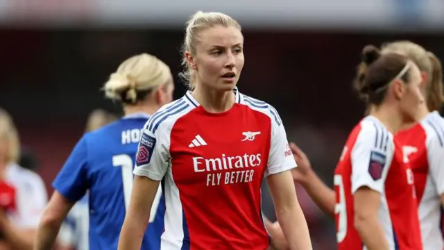 Leah Williamson looks on at full-time after Arsenal's draw with Everton