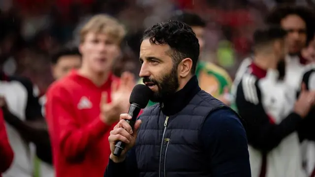 Ruben Amorim speaks to the fans