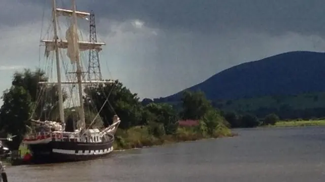 Boat next to Criffel