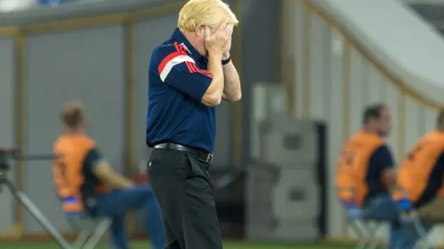 Gordon Strachan reacts