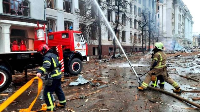 Семіз жезөкше адамның бетіне отырды Порно толық серпімді үлкен бөксе әйел