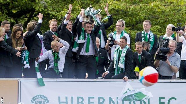 John McGinn lifts the Scottish Cup