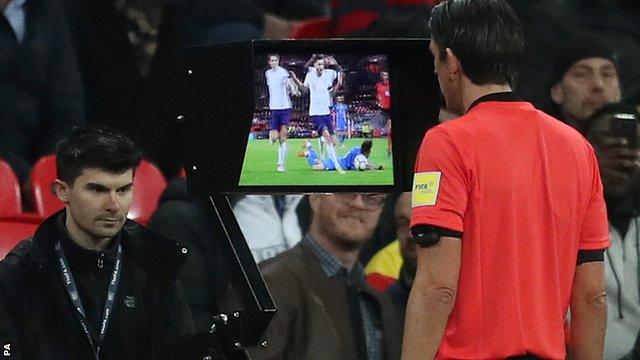 Referee consults VAR