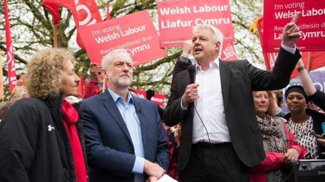 Carwyn Jones a Jeremy Corbyn