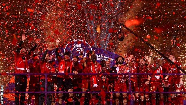 Liverpool's players celebrate lifting the Premier League trophy