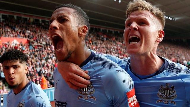 Newcastle United midfielder Isaac Hayden (centre) celebrates scoring against Southampton