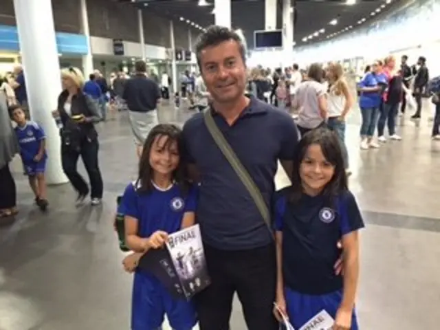 Twin sisters Isobella and Sofia with father Steve