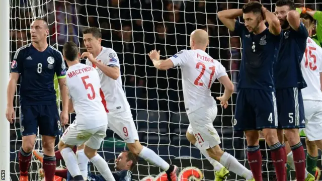 Poland celebrate their last-gasp equaliser