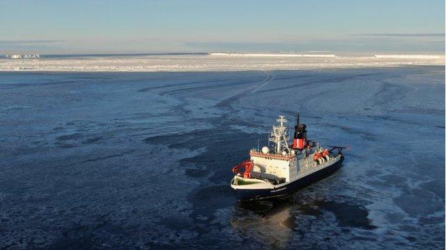 Polarstern next to A74