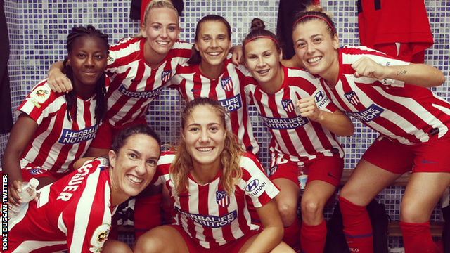 Toni Duggan celebrating with her Atletico Madrid teammates