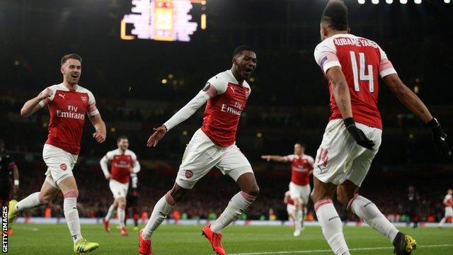 Arsenal players celebrate