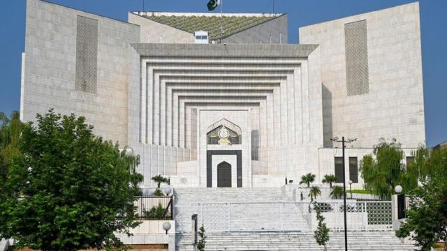 پنجاب، کے پی الیکشن ازخود نوٹس: کیس سے الگ ہونے والے ججز نے اپنے نوٹس ...