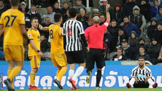 DeAndre Yedlin is sent off for Newcastle