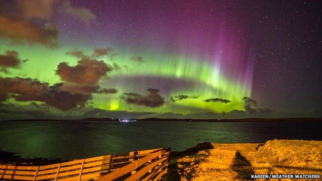 Green glow of the Northern Lights in the night sky