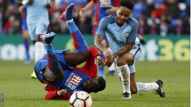 Jeffrey Schlupp (left) could be facing a spell on the sidelines after suffering a suspected hamstring injury