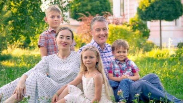 Stephen Barnes with his fiance and three children