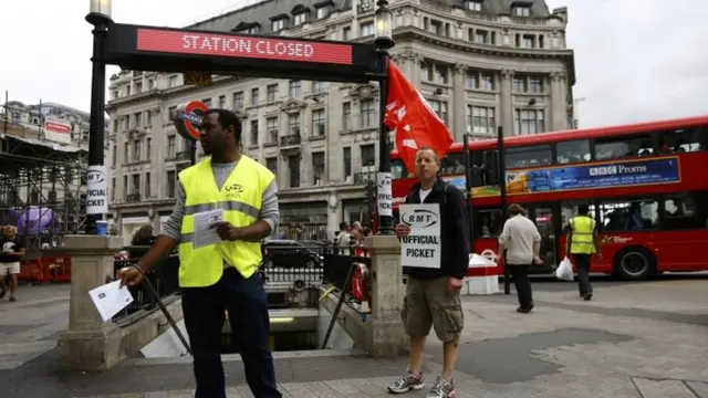 RMT picket above Oxford Circus underground