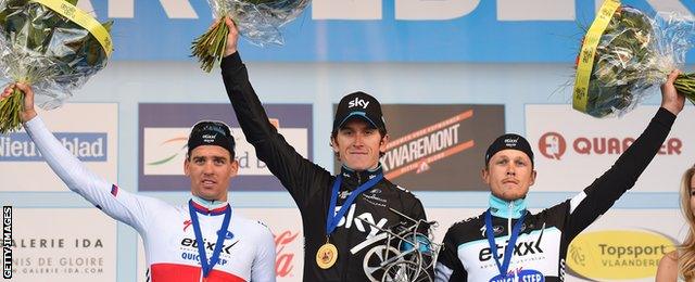 Geraint Thomas (centre)