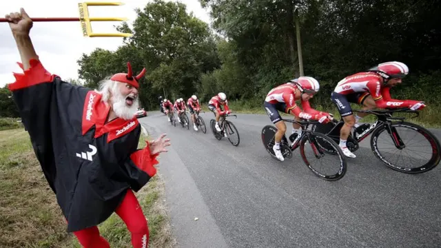 Didi Senft cheers on Team Lotto Soudal during the team time trial