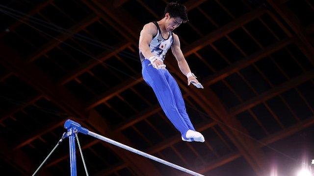 Daiki Hashimoto performing on the high bar at the men's gymnastics all-round event