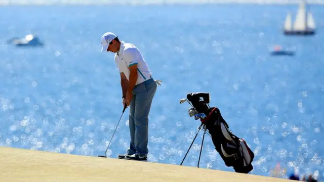 Rory McIlroy with his putter