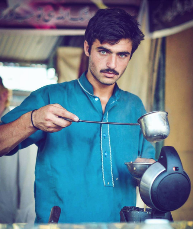 Arshad Khan, 18, is a tea seller at Islamabad's Sunday Bazaar, photographed by Javeria Ali in a picture posted on 14 October, 2016