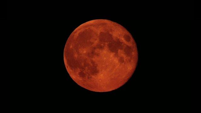 A red moon