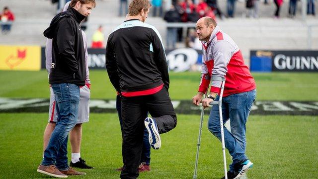 Injured Ulster captain Rory Best talks to Chris Henry and Iain Henderson before the game against Scarlets