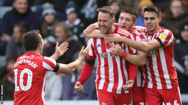 Aiden McGeady (centre) scored twice as Sunderland beat Plymouth Argyle to move second in League One
