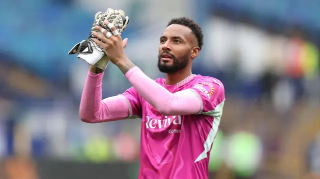 Lawrence Vigouroux applauds Swansea fans