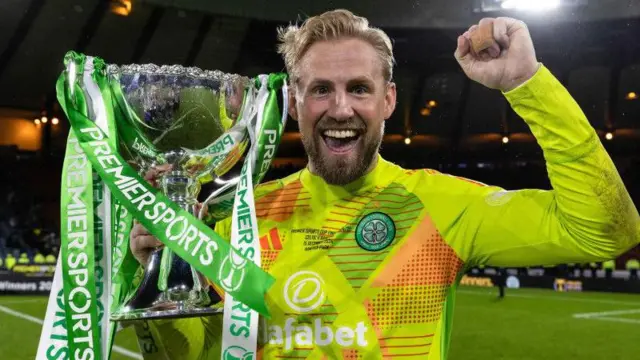 Kasper Schmeichel celebrates Celtic's League Cup win