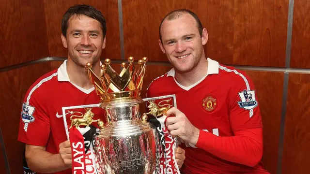 Michael Owen and Wayne Rooney with the Premier League trophy