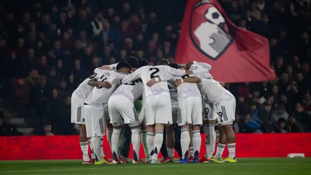 Manchester United players in a huddle