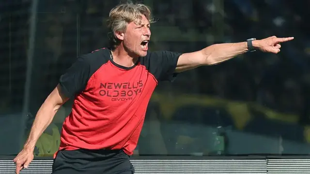 Newell's Old Boys' head coach Gabriel Heinze 