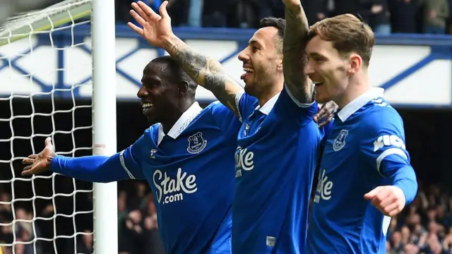 Everton players celebrate