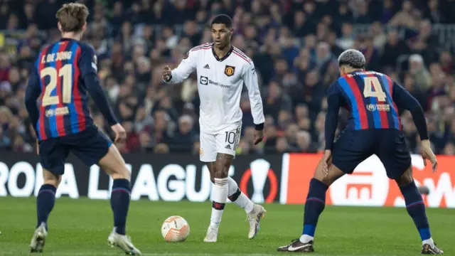 Marcus Rashford on the ball against Barcelona at the Nou Camp