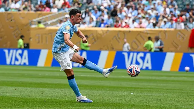 Phil Foden shoots