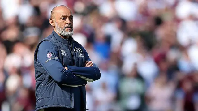  Nuno Espirito Santo, Manager of West Ham United, looks on