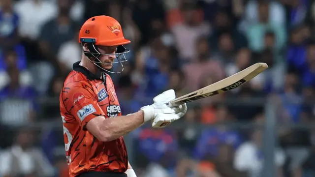 Heinrich Klaasen raises his bat for a half-century for Sunrisers Hyderabad