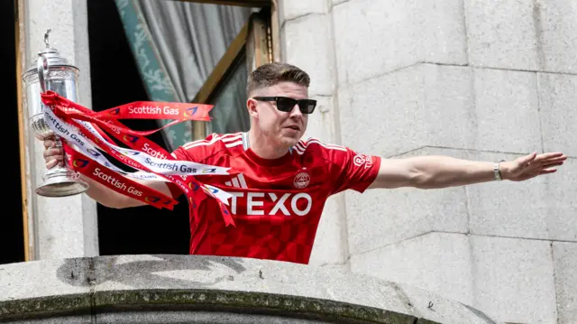 Kevin Nisbet with the Scottish Cup