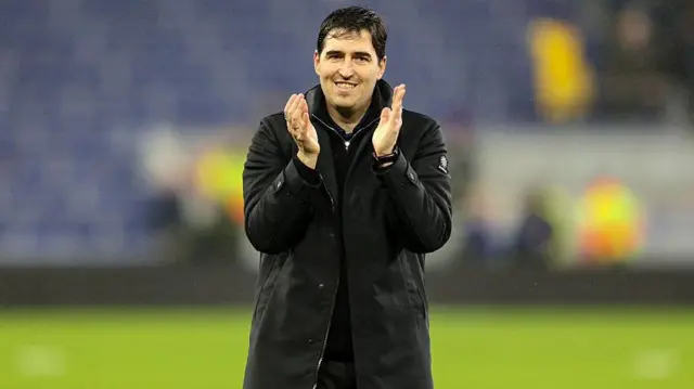 Andoni Iraola claps supporters