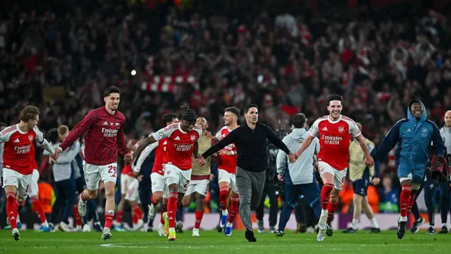 Arsenal players and manager Mikel Arteta celebrate reaching the Champions League final