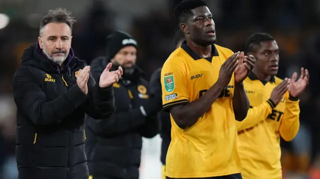 Vitor Pereira applauds