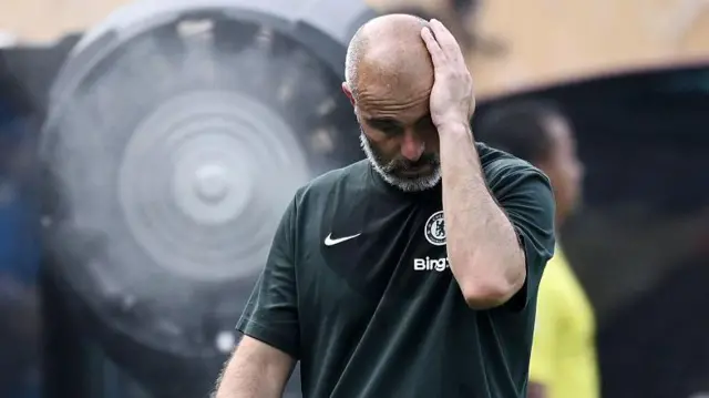 Enzo Maresca with his hand on his head