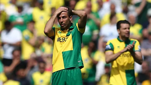 Gary O'Neil and Russell Martin playing for Norwich