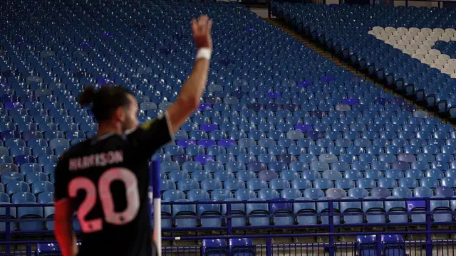 Jack Harrison setting up for a corner for Leeds United